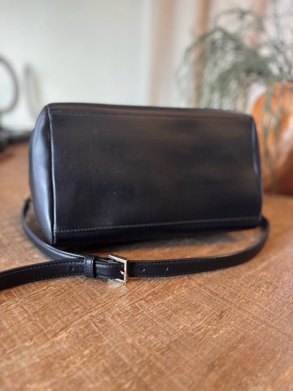 Kate Spade Black Leather Envelope Crossbody Bag with‎ Gold Bar - Picture 9 of 16